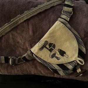 Small Fanny pack style mushroom bag.